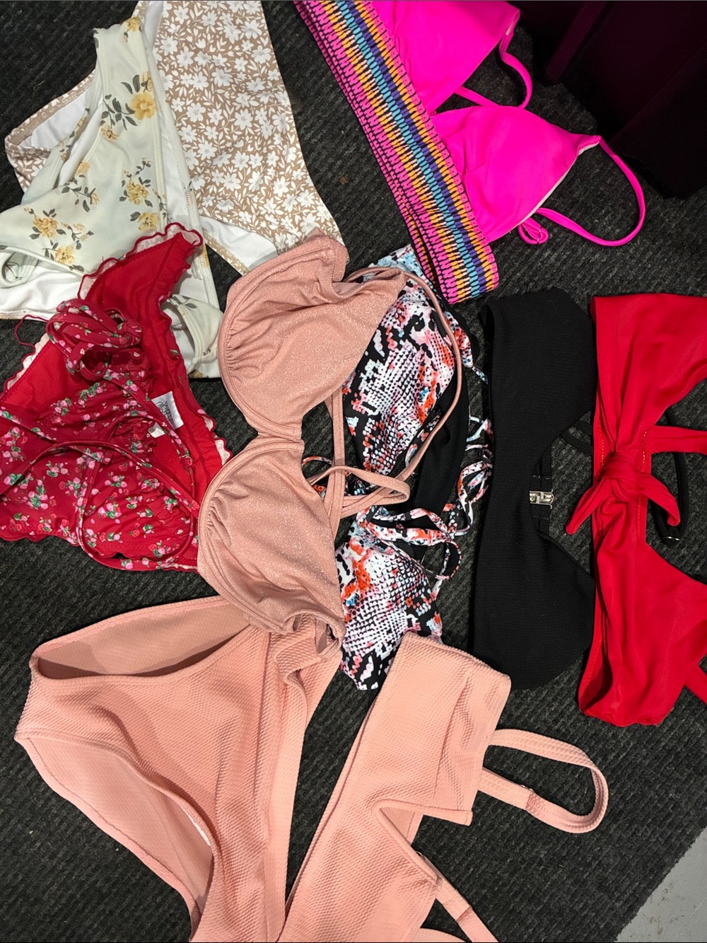 EUC BIKINI SEPARATES-5 TOPS, 2 BOTTOMS, 1 MATCHING TOP AND BOTTOM
